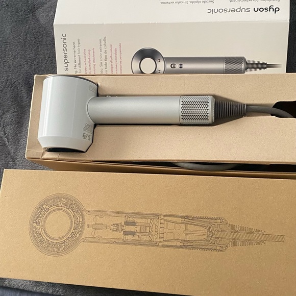 BRAND NEW DAYSON SUPERSONIC!